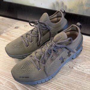 NWT~ UNDER ARMOUR HOVR OLIVE GREEN SHOES- SIZE:7.5